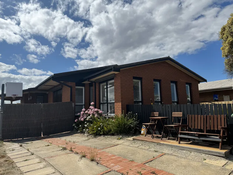 Furnished house with short term lease available