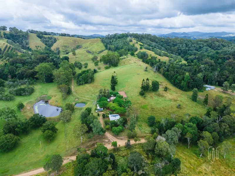 LOOK & FEEL OF AN ORIGINAL MARY VALLEY FARM
