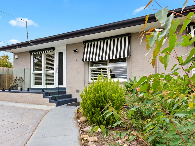 OLIVERS HILL UNIT WITH HUGE ALFRESCO DECK