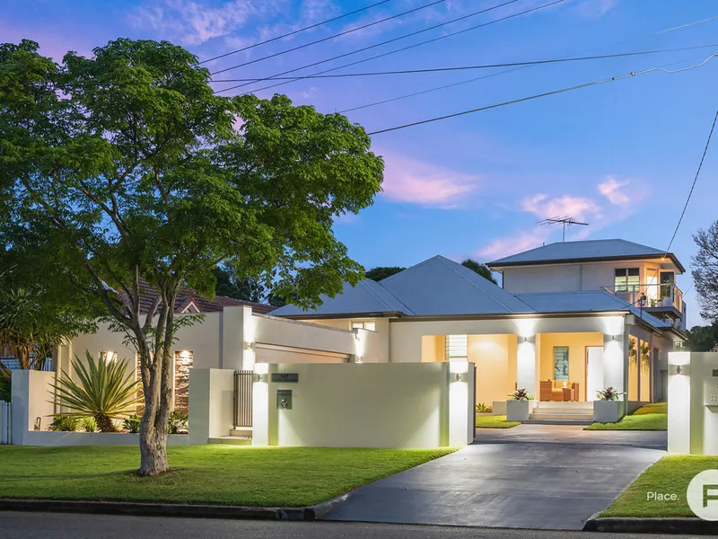 Art Deco meets contemporary on a prestigious 693m2