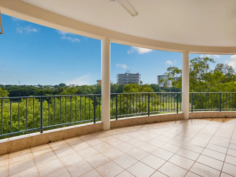 Stunning Golf Course Views!