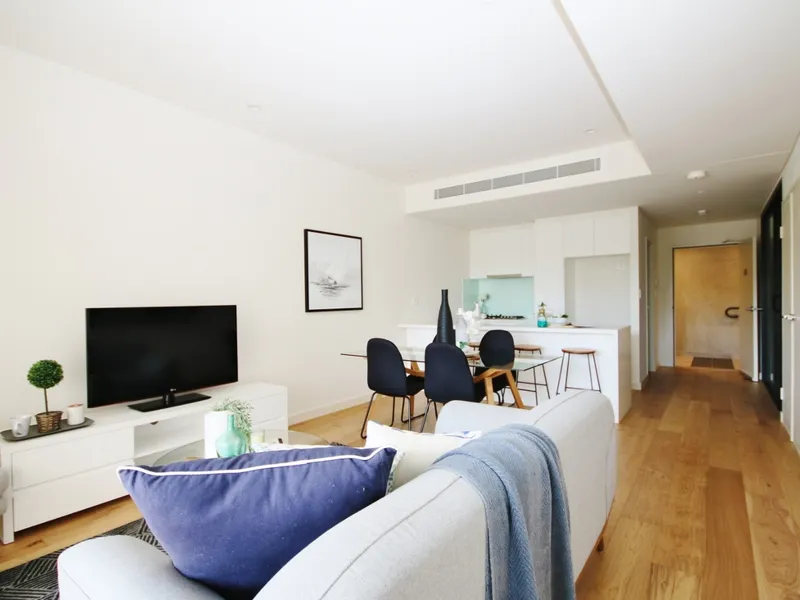 IMMACULATE UNIT IN CONVEIENT LOCATION!