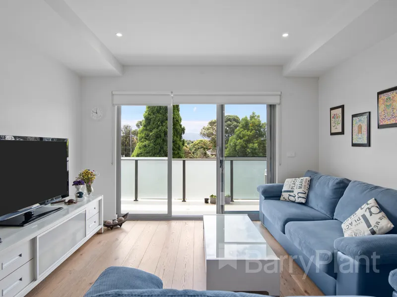 Walk to Westfield Knox