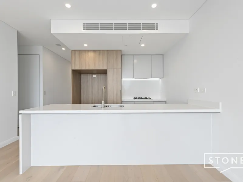 Stunning Three Bedroom Apartment In Sought After Local