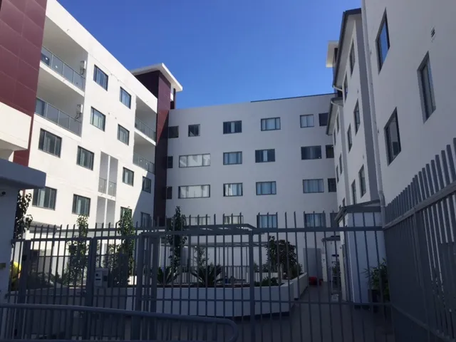 LARGE 3 BEDROOM UNIT - OPPOSITE ETTAMOGAH HOTEL 