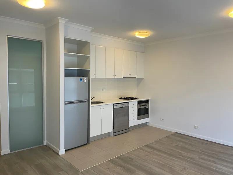 FULLY RENOVATED ONE BEDROOM IN MORGAN HOUSE