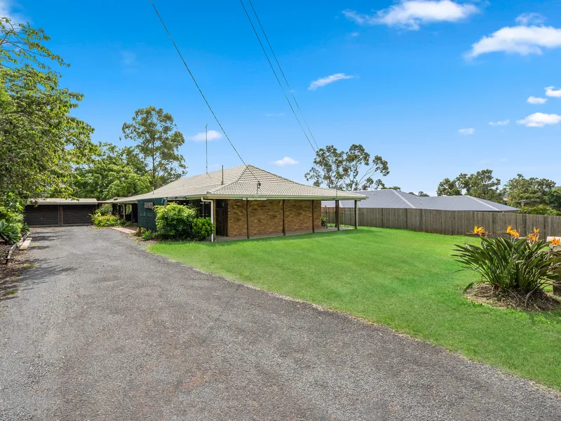RARE OPPORTUNITY IN WINDERADEEN COURT – 2000m2 block with 6 car shed!!
