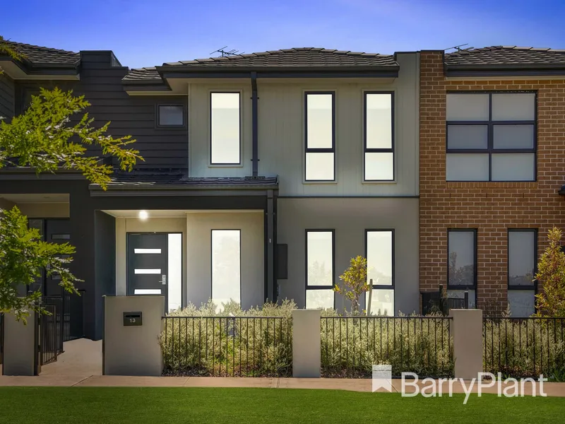 Townhouse Living with Stunning Park Frontage!