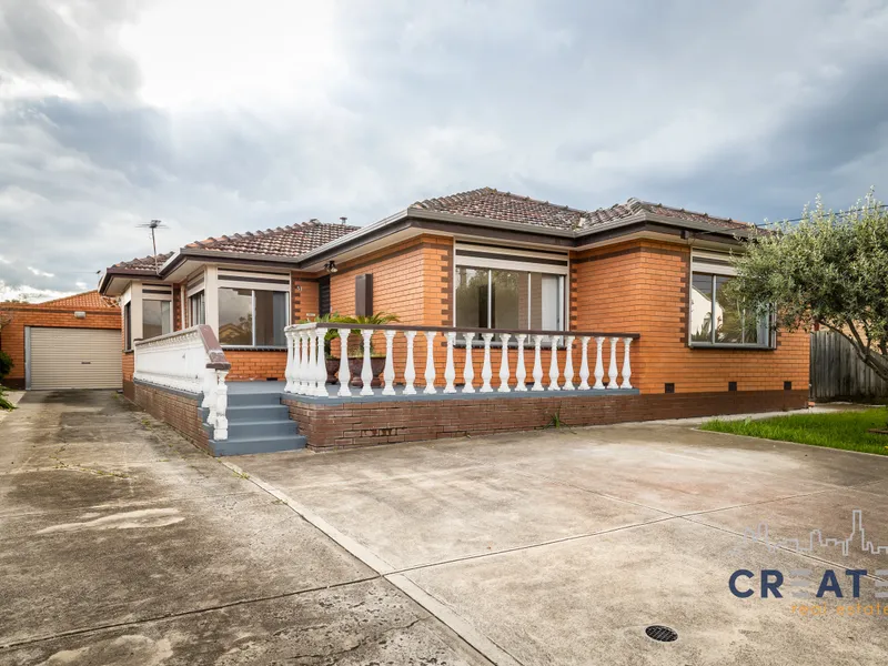 SPACIOUS FAMILY HOME IN SUNSHINE WEST