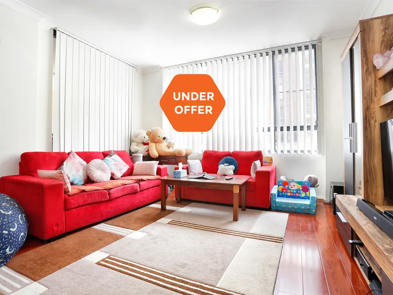 Stunning Two Bedroom Apartment in Sought After Location the great Auburn.