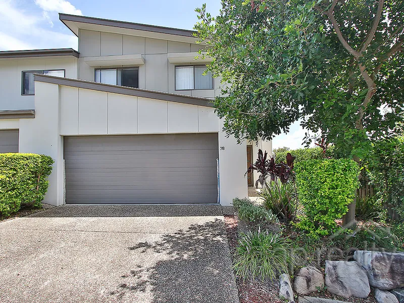 SIZE, SPACE & SECLUSION - WALK TO RICHLANDS TRAIN STATION