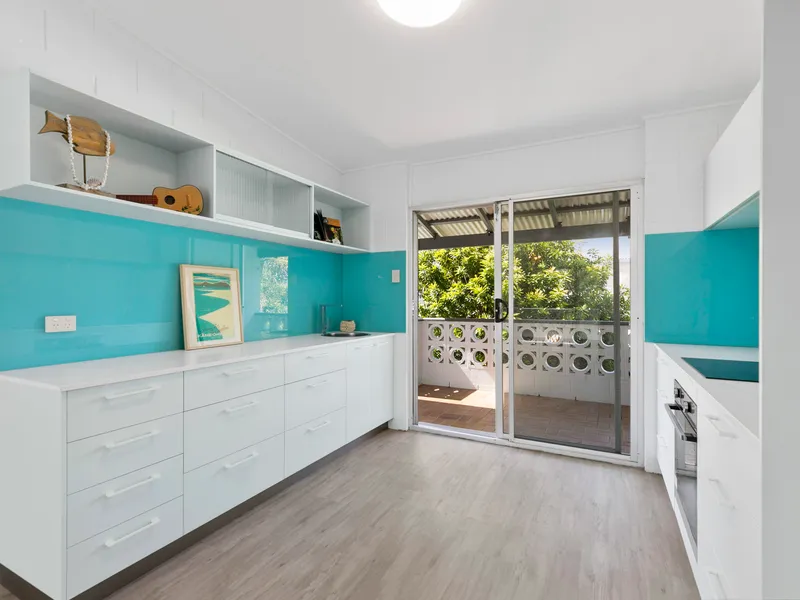 Coastal Lifestyle, meters from the Beach.