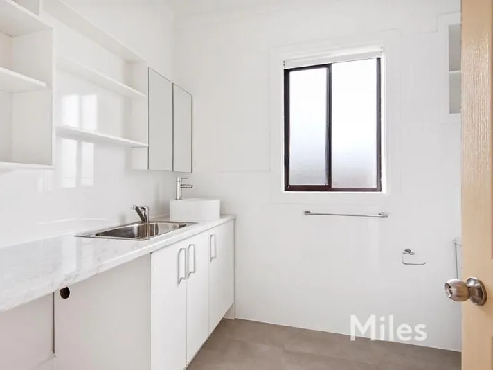 SPACIOUS TWO BEDROOM IN CENTRAL FAIRFIELD!