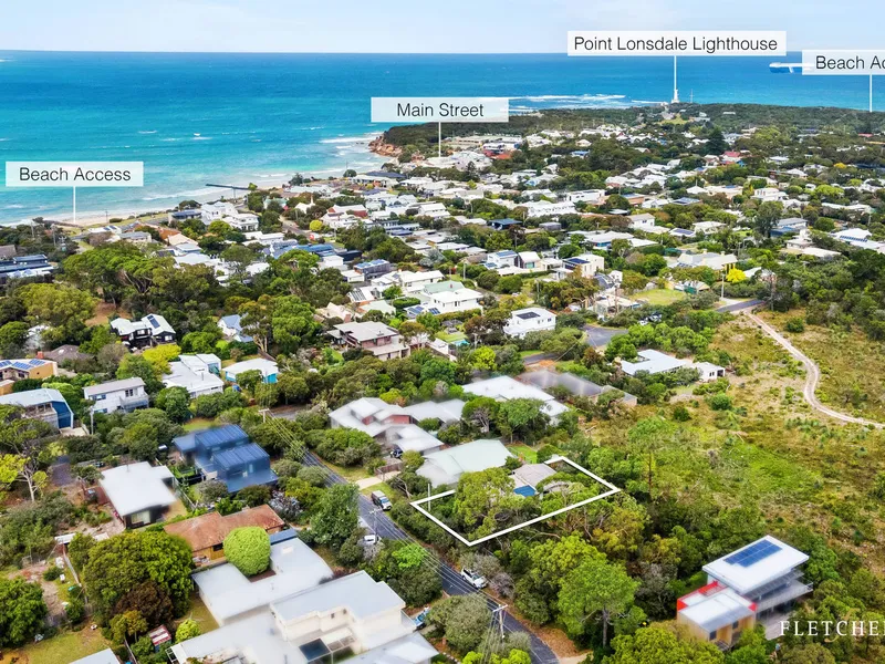 Old Beach House Charm In An Exclusive Central Position