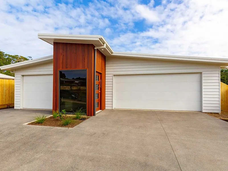 Unit 1   Dual Living 3 bedroom unit with private alfresco and sunny backyard