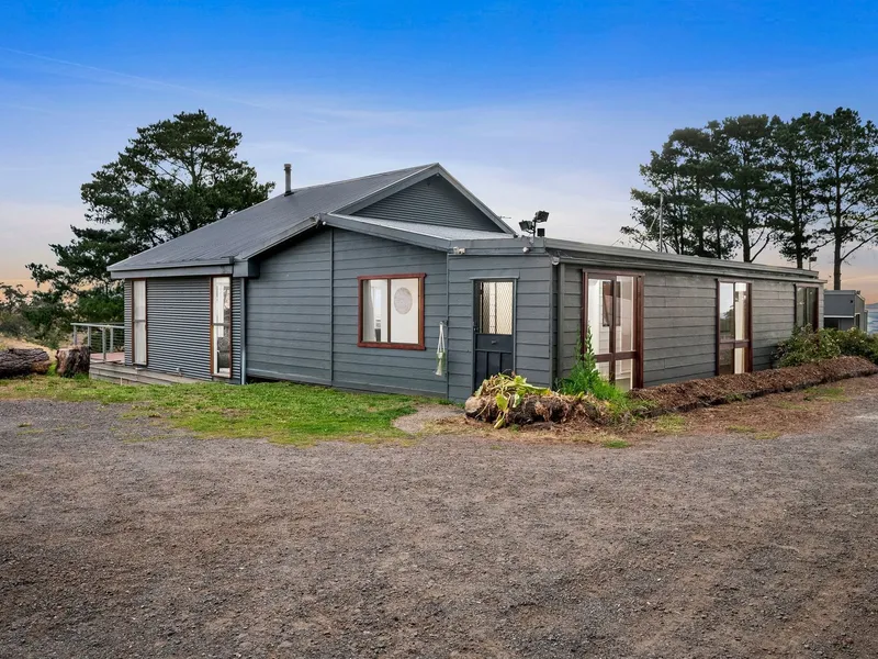Magnificent acreage opportunity overlooking Macedon Ranges