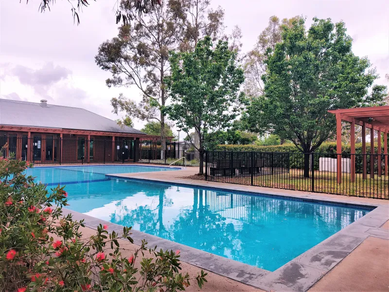Super, super, super convenient! 2 mins walking distance to Rouse Hill Town Centre! Resort Living!