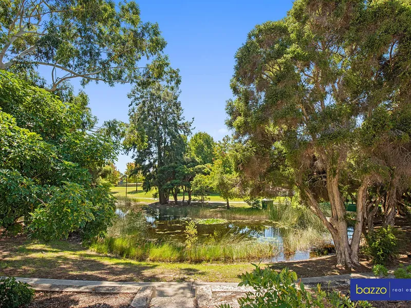 LAKESIDE LIVING
