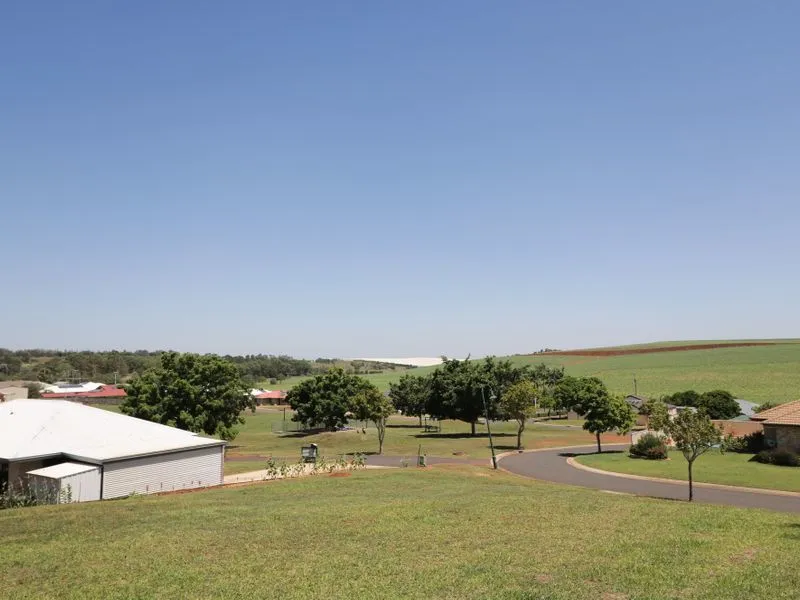 BEAUTIFUL RURAL OUTLOOK IN PRESTIGE ESTATE