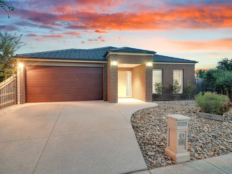 Great Family Gem in the Waterhaven Estate!