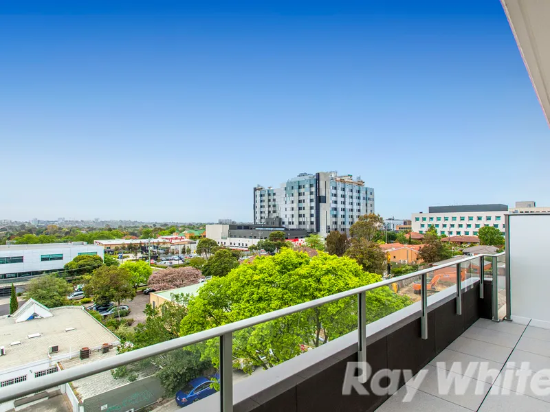 Near New Apartment in the Heart of Box Hill