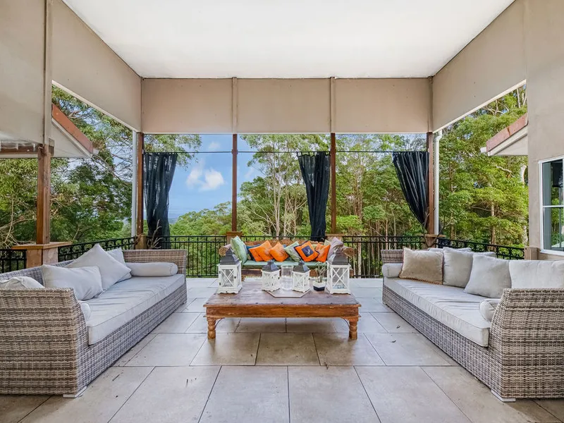 It's Got the WOW Factor! GRAND MEDITERRANEAN INSPIRED HOME With VIEWS POOL & GUEST UNIT