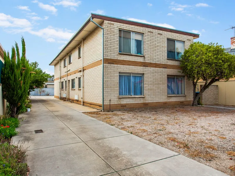 2 BEDROOM GROUND FLOOR UNIT IN THE HEART OF ALBERTON