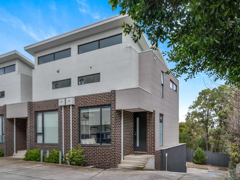 Modern and Stylish Tri Level, 2 Bedroom Townhouse
