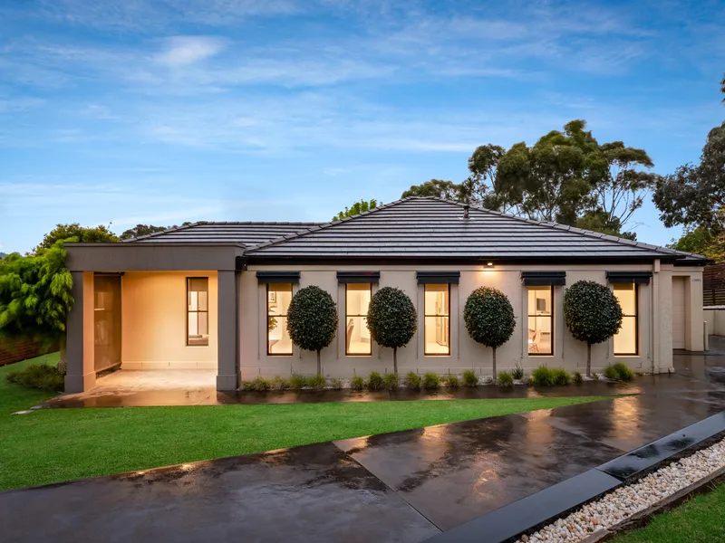 Phone agent for Saturday's private viewing times