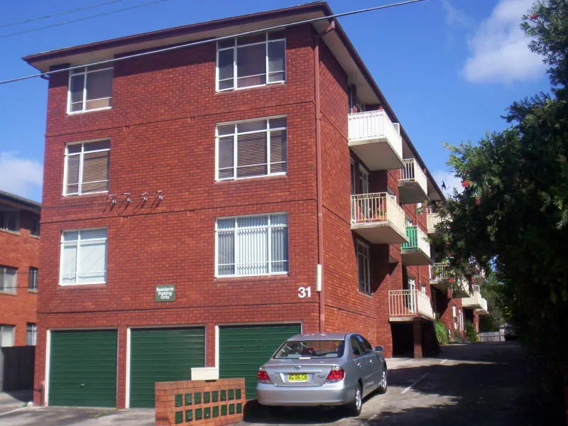 SPACIOUS 2 BEDROOM UNIT IN SOUGHT AFTER LOCATION