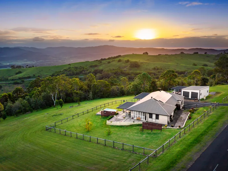 COMFORTABLE COUNTRY SANCTUARY AND STUNNING VIEWS