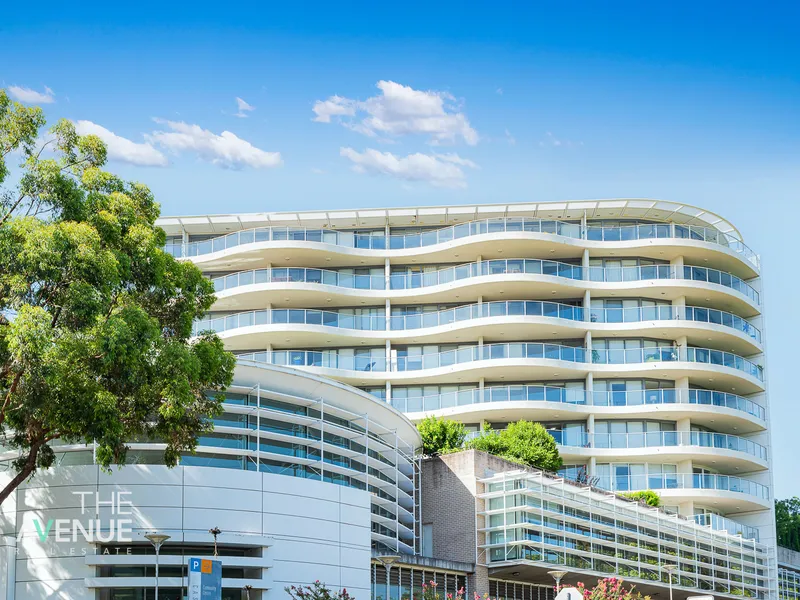 Modern Easy-care Living in the Heart of The Hills 