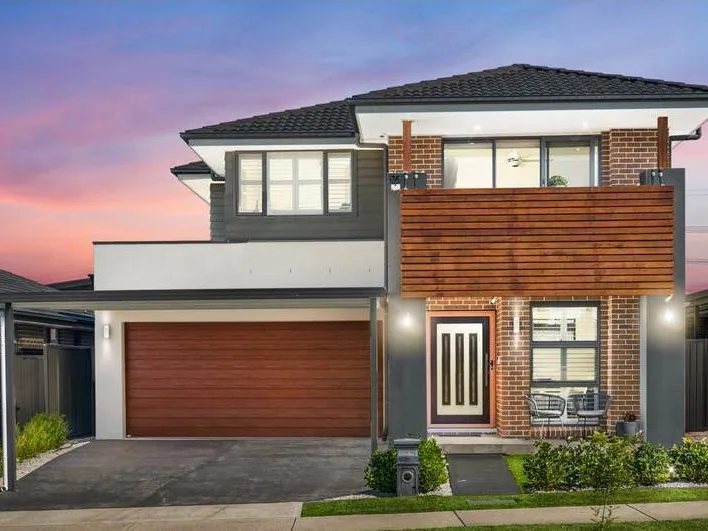 GRAND HOME WITH ENDLESS INCLUSIONS!