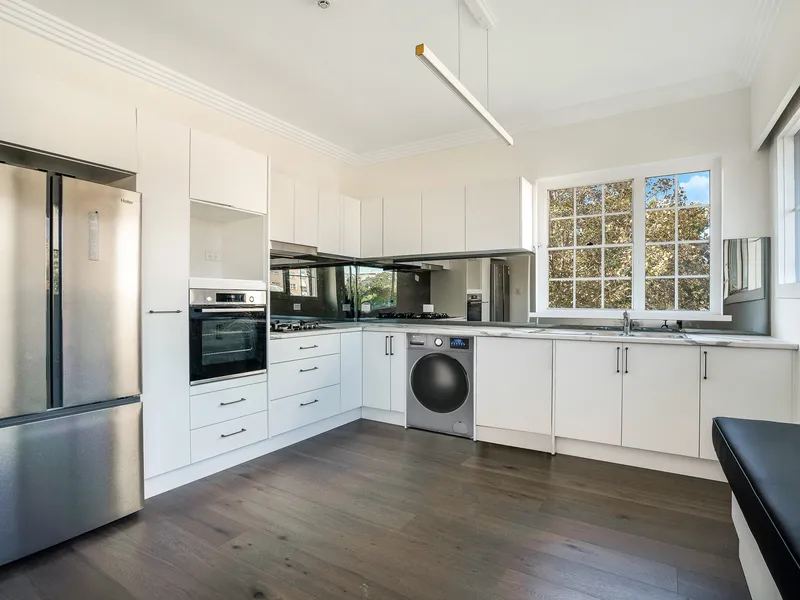 Renovated Two Bedroom Apartment With Lock Up Garage 