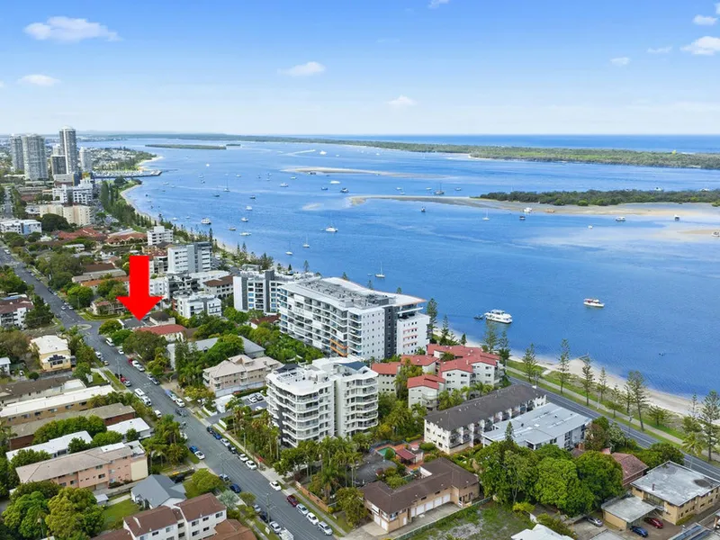 2 Bedroom Unit - close to Broadwater