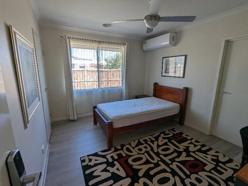 Recently renovated room and en-suite in Williams Landing