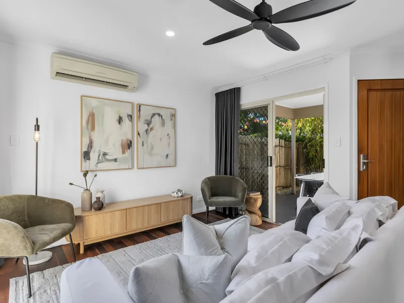 Stunning Townhouse In the Heart Of Taringa