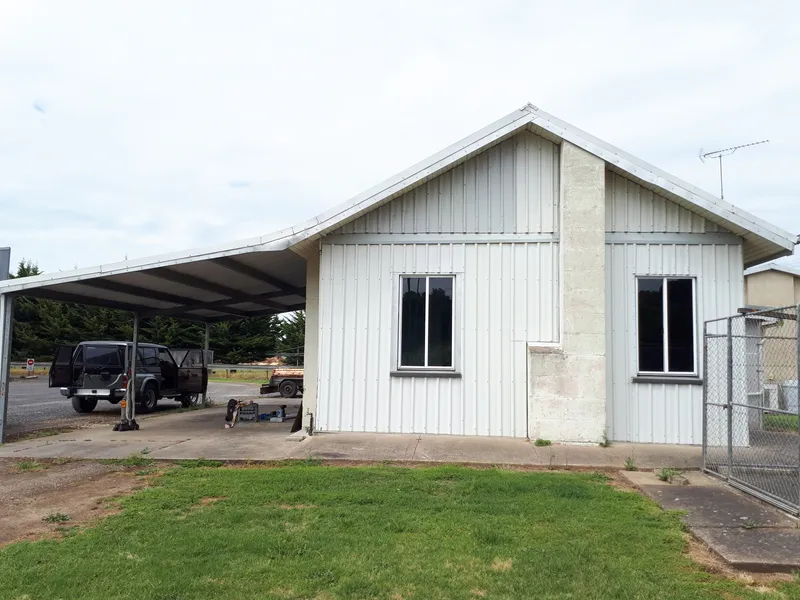 COMPLETE Rentals - Outskirts of Town Living