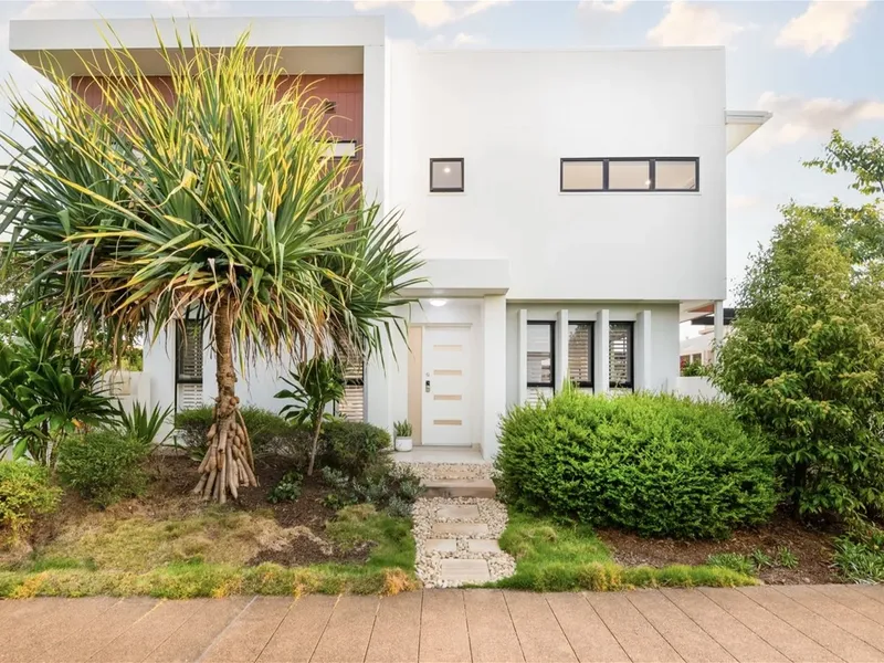 RARE NORTH EAST TOWNHOUSE WITH BREATHTAKING RENOVATION