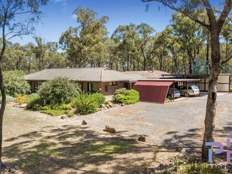 LARGE FAMILY HOME & SHED ON OVER 1 ACRE!!