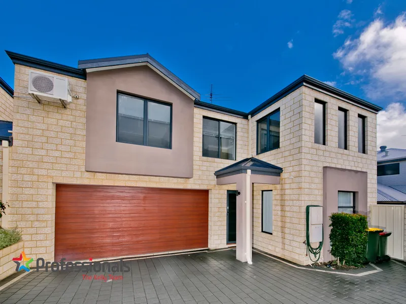 APPLICATIONS PENDING.....STUNNING 3X2 REAR TOWNHOUSE