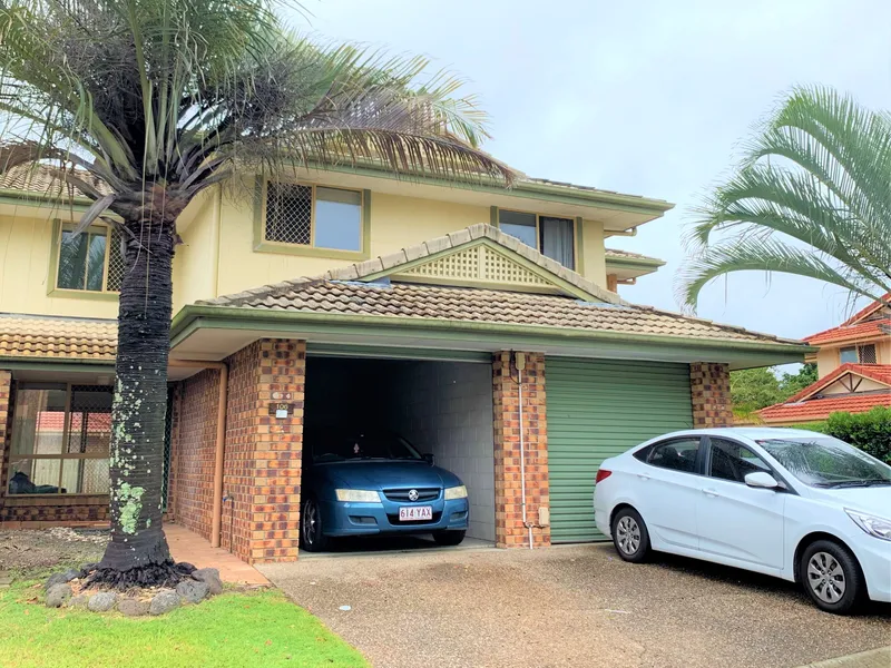 BEAUTIFULLY MAINTAINED TOWNHOUSE INVESTMENT or YOUR FIRST HOME!