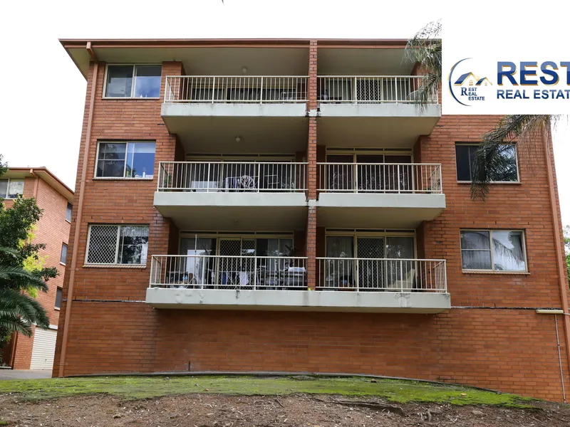 Three great size bedrooms for lease