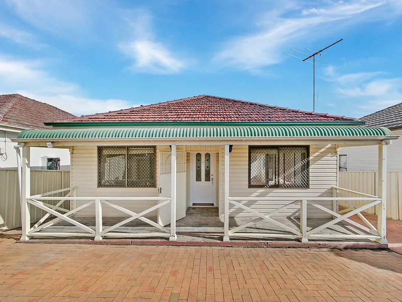 Immaculate Family House In Quiet And Convenient Location In Yagoona