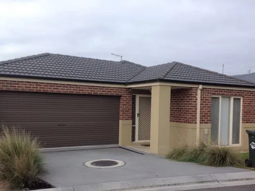 QUIET LOCATION AND DOUBLE GARAGE!