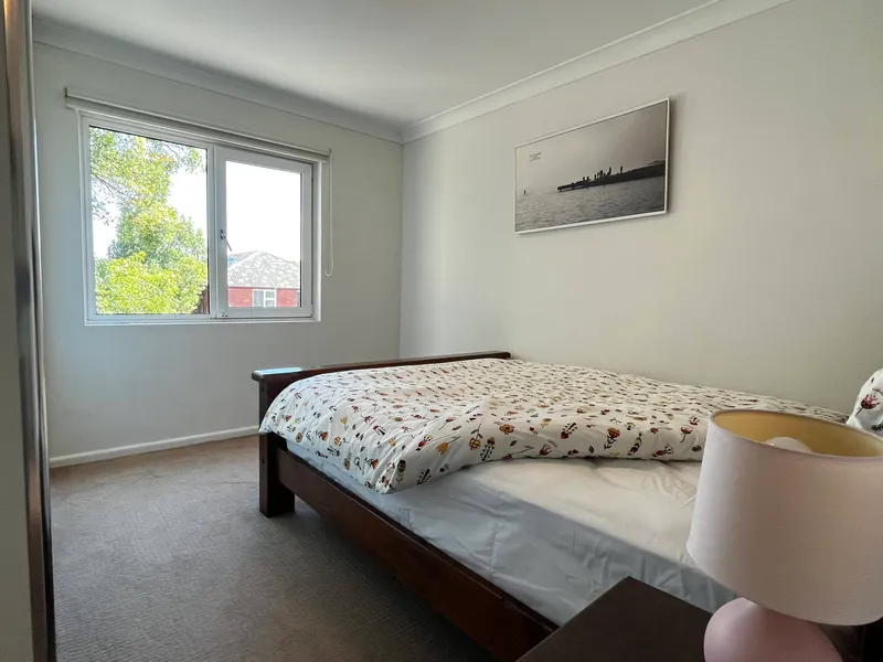 Two Bedroom Apartment Close to the Life of Newtown.