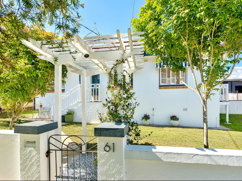 RENOVATED TWO BEDROOM COTTAGE IN THE PERFECT LOCATION