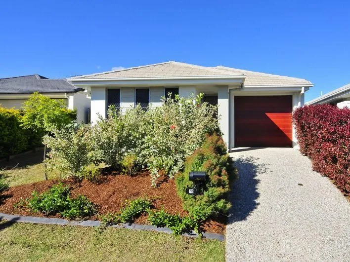 RESIDE IN A COMFORTABLE FAMILY HOME IN REDBANK PLAINS