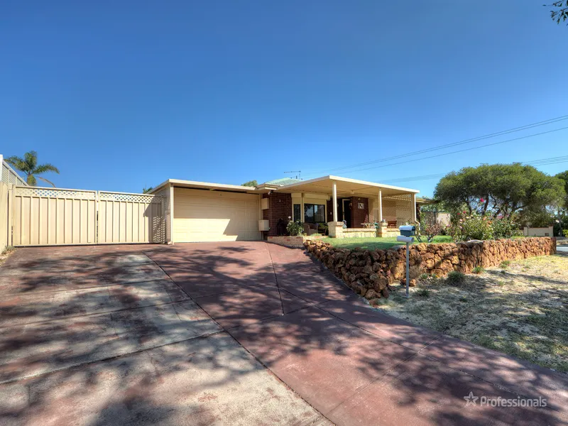 PERCHED WITH PARK VIEWS & PERFECT FOR LARGE VEHICLES!