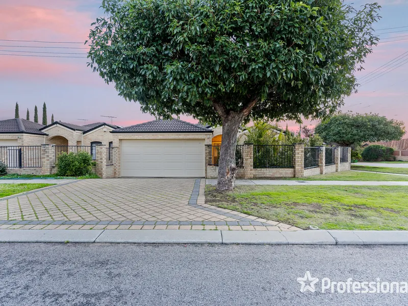Gorgeous Street Front Home!